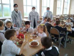 27 октября родители 6 классов в рамках родительского контроля за организацией питания в школе оценили завтраки.