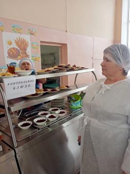 11 марта  2025 года родительский контроль провела родитель 6 б класса Грушина Татьяна Борисовна. Дегустация обеда для школьников. соответствие меню по калорийности нормам СанПин.
